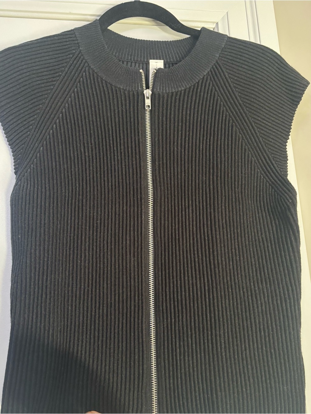 ALO Yoga Denim knit sleeveless full zip top - Picture 5 of 6